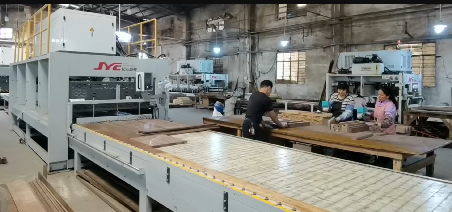 Vând firma fara activitate, cu utilaje noi pt panouri lemn & paleti, la 60% din pretul utilajelor !