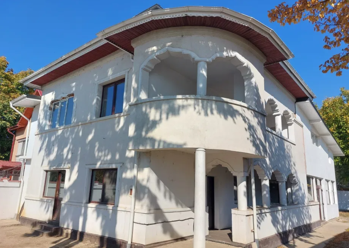Afumați IF – casă/vilă mare, cu 8 dormitoare, 7 băi, amplasată pe DN 2